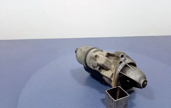 Opel Astra H Starter motor 0001107108