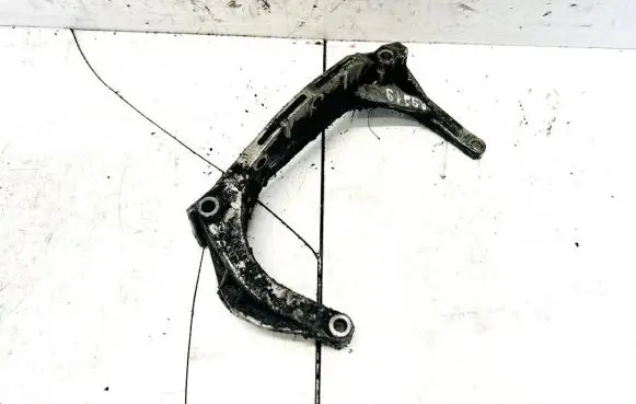 Volkswagen PASSAT B5 Engine mounting bracket