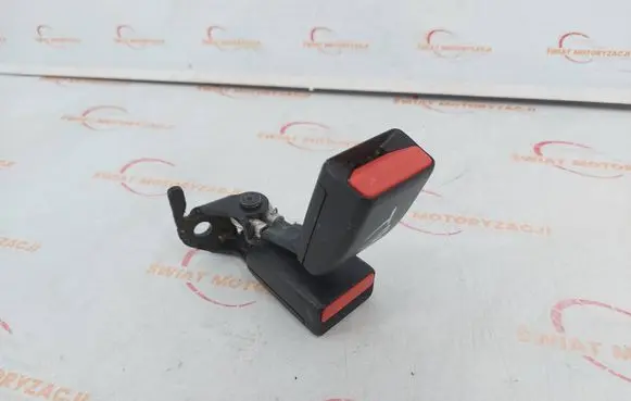 Peugeot 2008 I Rear seatbelt buckle 