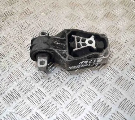 Mercedes-Benz CLA C117 X117 W117 Engine mount bracket A2462401209