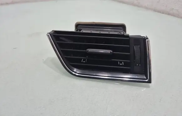 Skoda Octavia Mk3 (5E) Dashboard side air vent grill/cover trim 5E0819702