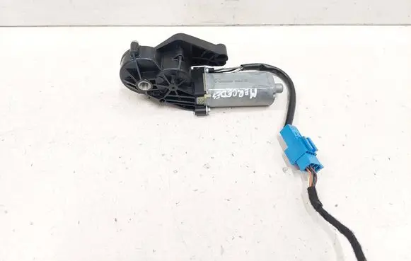 Mercedes-Benz ML W164 Seat adjustment motor 0390203208