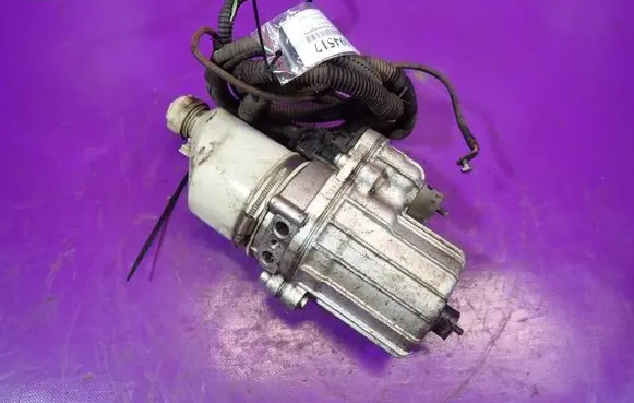 Opel Zafira B Power steering pump