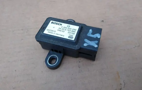 BMW X5 E53 ESP acceleration yaw rate sensor 34.52-6753694