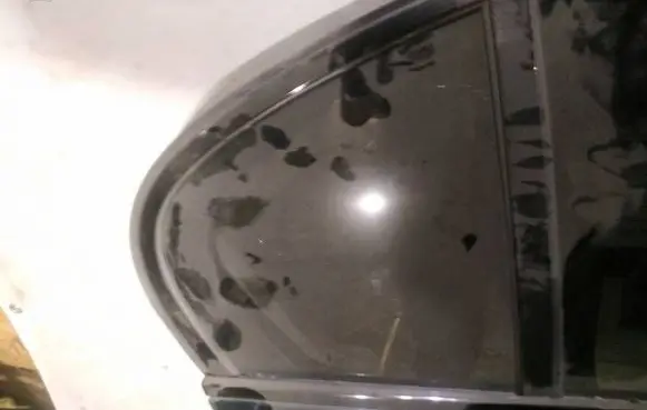 BMW 5 E60 E61 Rear vent window glass as2