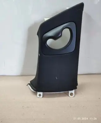 (D)pillar trim (top)