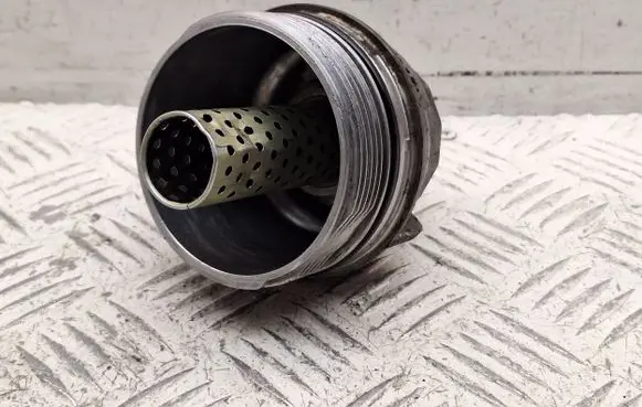 Toyota Avensis T250 Oil filter cover 156200R011