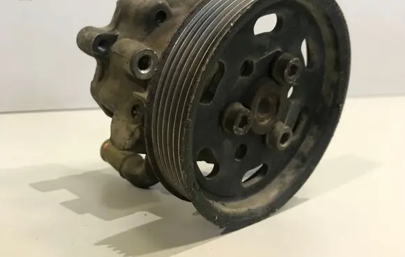 Volkswagen Golf IV Power steering pump 1J0422154B