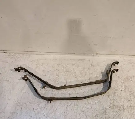 Fuel tank mounting bracket