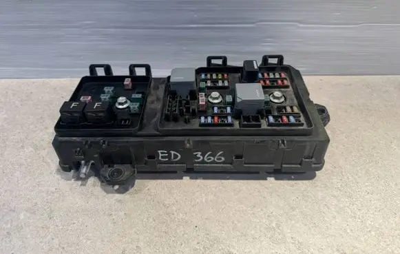 Land Rover Discovery 5 Fuse module H8D214A073AAED366 0000879 35193117