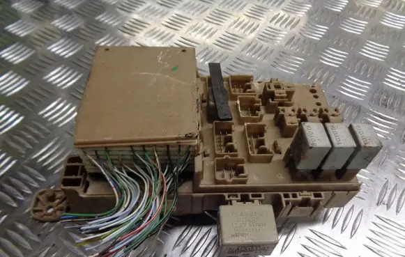 Toyota Corolla E120 E130 Fuse box cover 8264102050