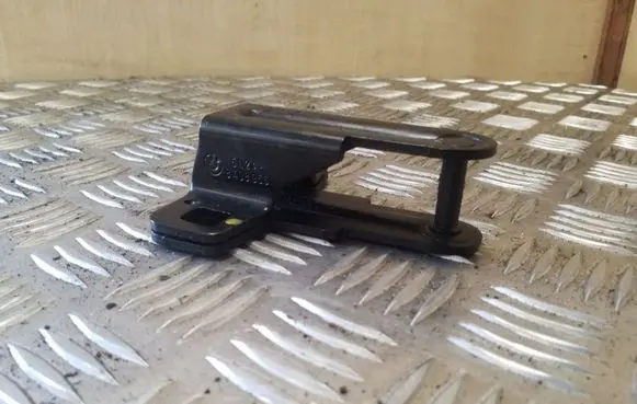 BMW X5 E53 Loading door lock loop/hook striker 8408956