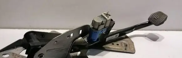 Ford C-MAX II Brake pedal AV612467AE 1575M07
