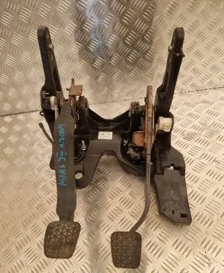 Opel Astra J Pedal assembly 13252175