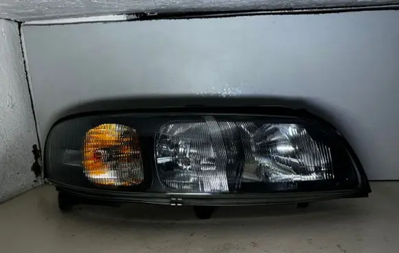 Volvo V70 Headlight/headlamp 8693568 89007908