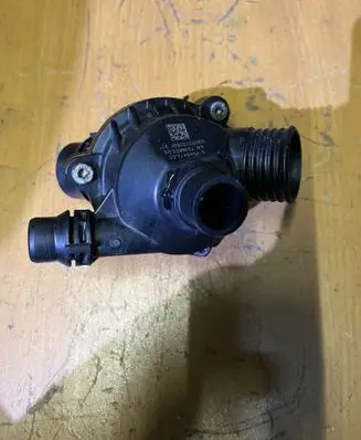 BMW 3 E92 E93 Thermostat/thermostat housing 7549476 7536655