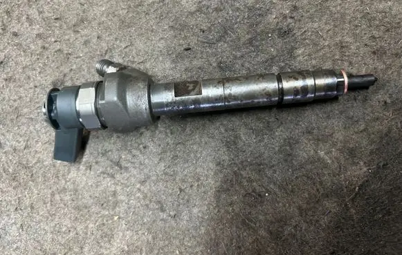 BMW 1 F20 F21 Fuel injector 7798446