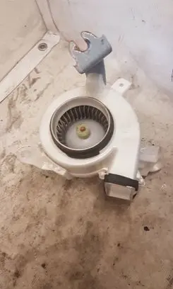 Toyota Prius (XW20) Hybrid/electric vehicle battery fan 8713047070