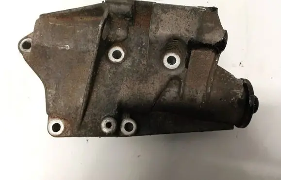 Audi A6 S6 C4 4A Engine mounting bracket 046903143c