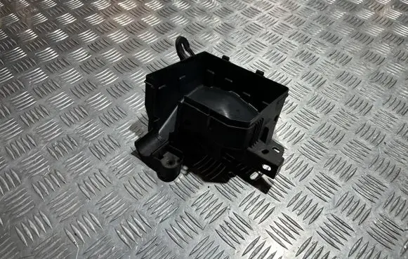 Nissan Juke I F15 Fuse box cover PU18304