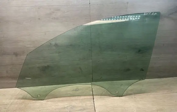 Audi A6 C7 Front door window glass four-door 43R00083