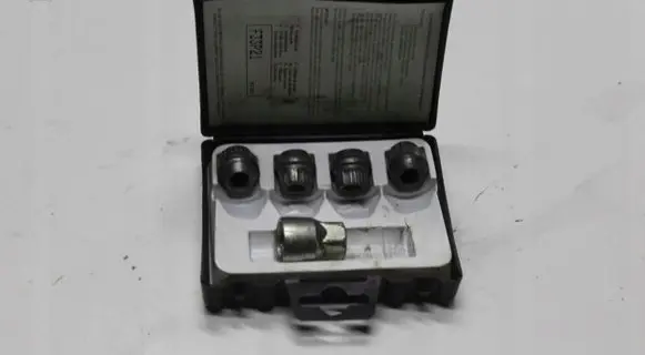 Hyundai Getz Wheel nut cap/cover 1086CM3