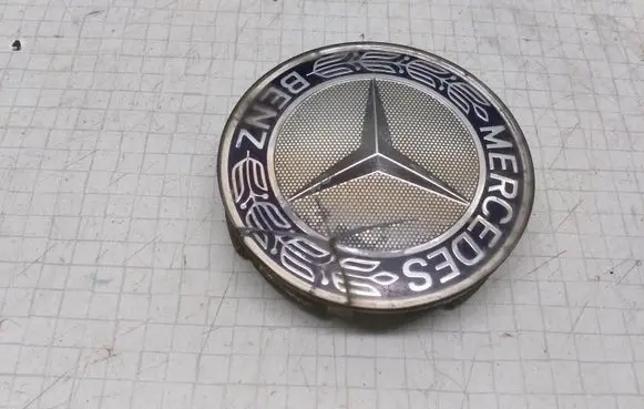 Mercedes-Benz C W203 Original wheel cap A1704000025