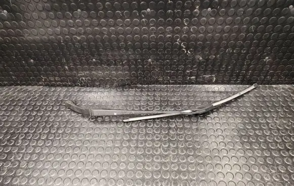 Peugeot 4008 Front wiper blade arm