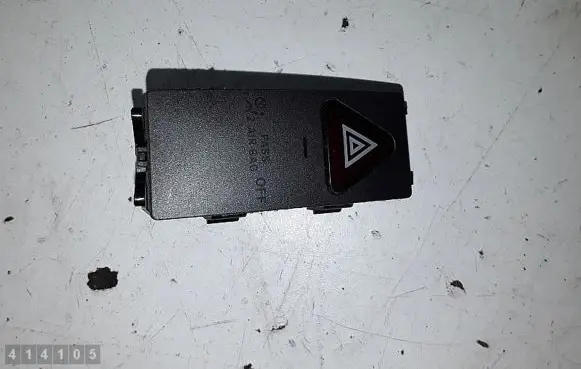 Mercedes-Benz C W204 Hazard light switch 2048701058