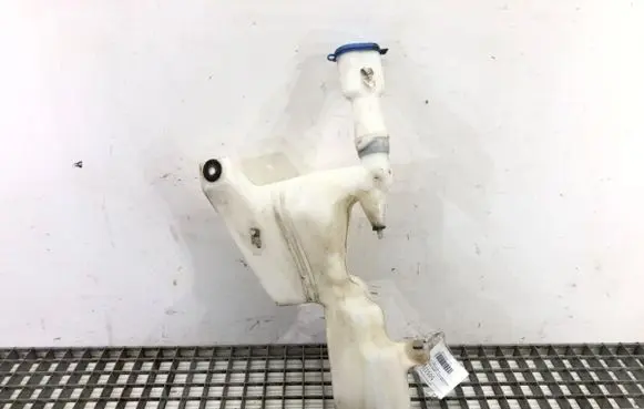 Windshield washer fluid reservoir/tank