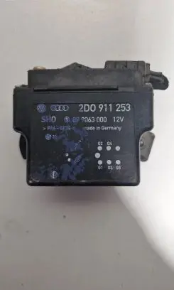 Mercedes-Benz Sprinter W901 W902 W903 W904 ABS relay 2D0911253 899063000