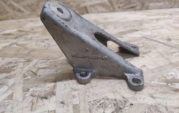 Jaguar XK8 - XKR Engine mounting bracket RF96JV6037AB