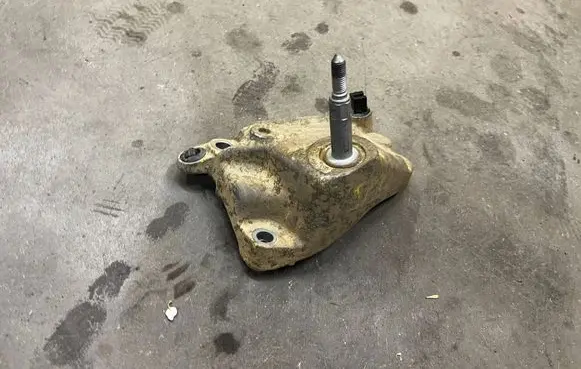Dacia Dokker Gearbox mounting bracket 112533448R