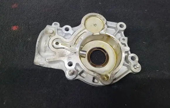 Volvo XC40 Fuel injection high pressure pump 31480238