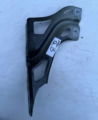 Audi Q3 8U Fender mounting bracket 8U0821135 260813