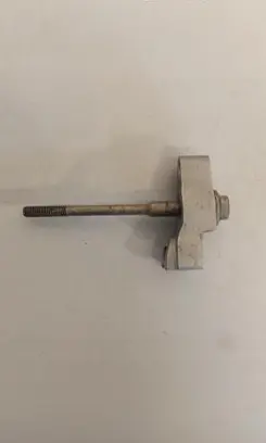 Audi A4 S4 B5 8D Fuel Injector clamp holder 