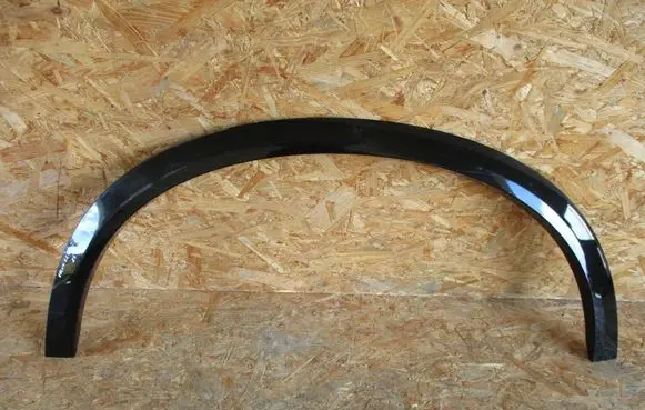 Rear fender molding trim