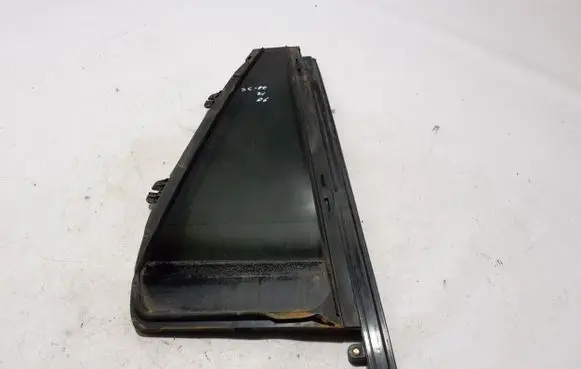Volvo XC90 Rear vent window glass 31352999