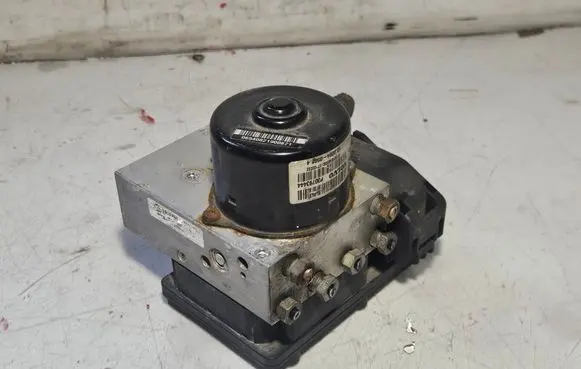 Volvo V70 ABS Pump P30793444 30793445