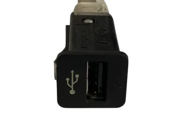 BMW 7 F01 F02 F03 F04 USB socket connector 9167196 61319167196