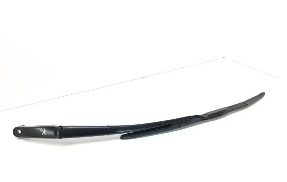 Toyota RAV 4 (XA40) Front wiper blade arm