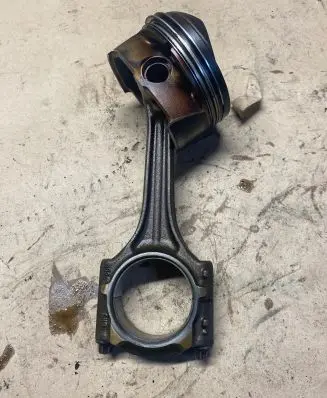 Volkswagen PASSAT B6 Piston with connecting rod 82403 06BH