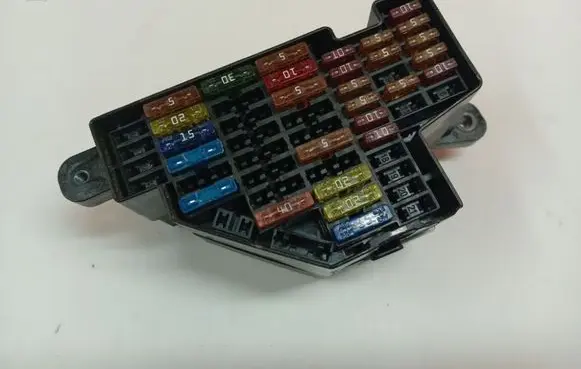 Volkswagen PASSAT B6 Fuse box set 3C1941823