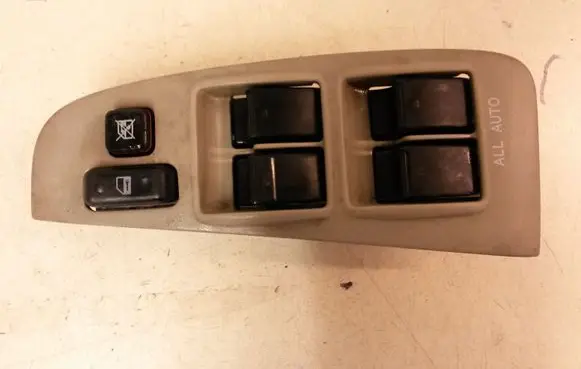 Toyota Avensis T250 Electric window control switch 8480205210EO 54356022A