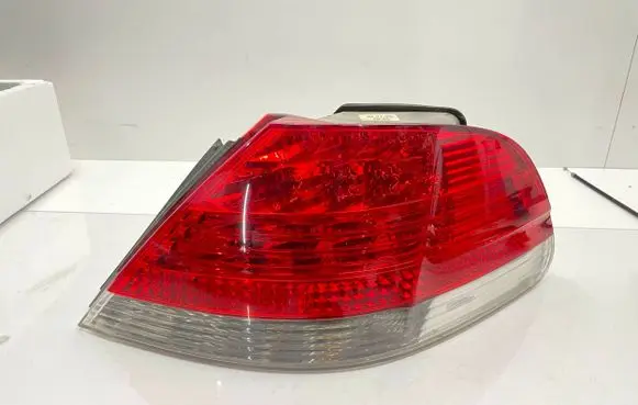 BMW 7 E65 E66 Rear/tail lights 6937236