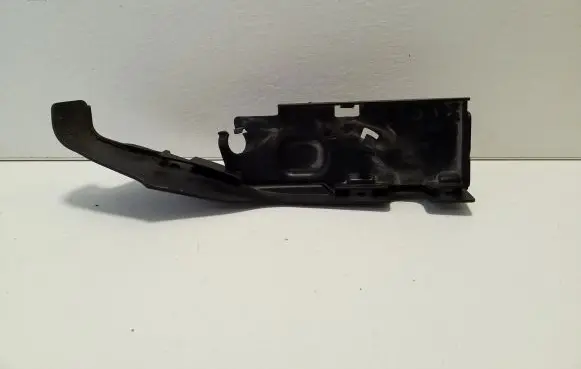 Audi Q3 8U Other engine bay part 8U0823629
