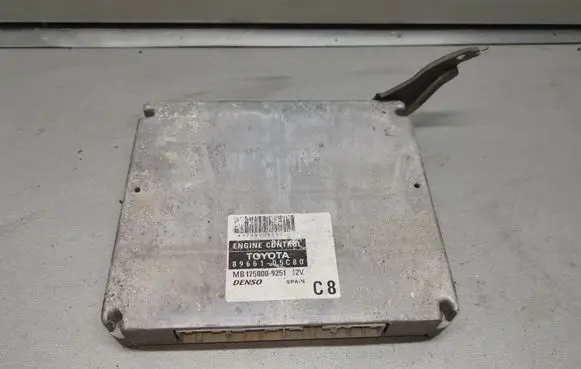 Toyota Avensis T250 Engine control unit/module 8966105C80 1758009251