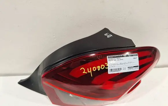 Peugeot 208 Rear/tail lights 9810430580