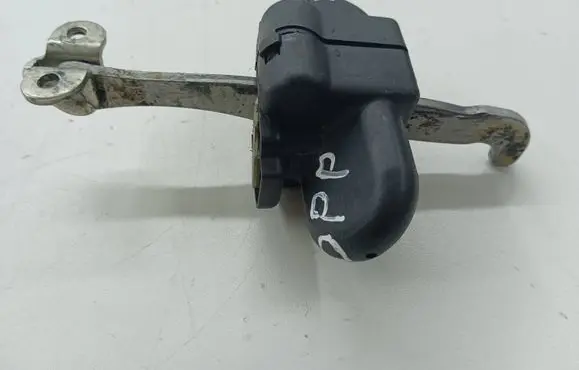 Maserati Quattroporte Front door check strap stopper