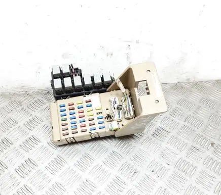 Subaru Legacy Fuse module 82201AG032 805038 E11020100